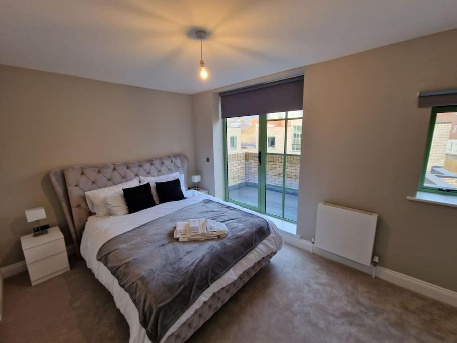 Stunning Newbuilt 3 Bed House Sleeps 9 Edmonton Exterior foto