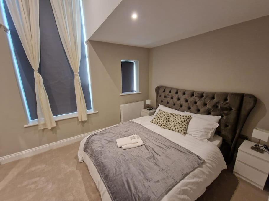 Stunning Newbuilt 3 Bed House Sleeps 9 Edmonton Exterior foto