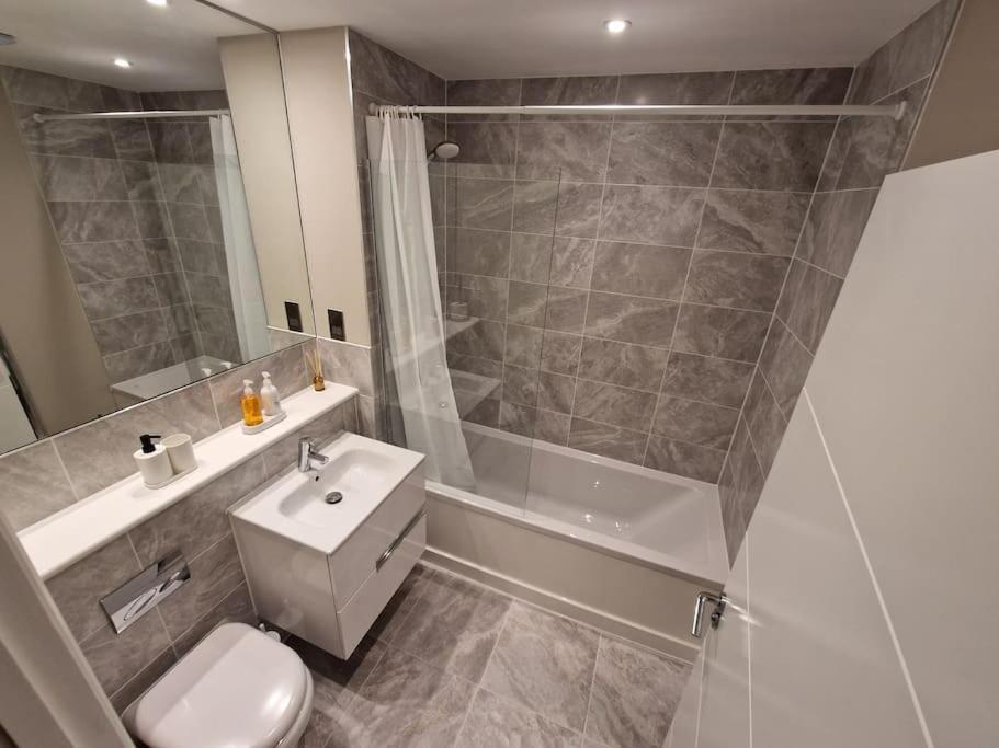 Stunning Newbuilt 3 Bed House Sleeps 9 Edmonton Exterior foto